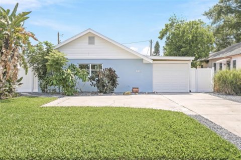Villa ou maison à Saint Petersburg, Floride 3 chambres, 164.25 m2 № 2329826