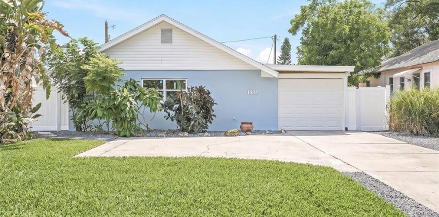 Villa ou maison à Saint Petersburg, Floride 3 chambres, 164.25 m2 № 2329826