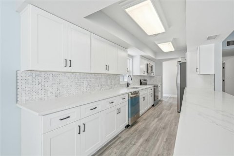 Villa ou maison à vendre à Saint Petersburg, Floride: 3 chambres, 164.25 m2 № 2329826 - photo 6