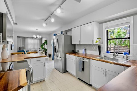 Купить виллу или дом в Сарасота, Флорида 5 комнат, 200.95м2, № 1904200 - фото 17