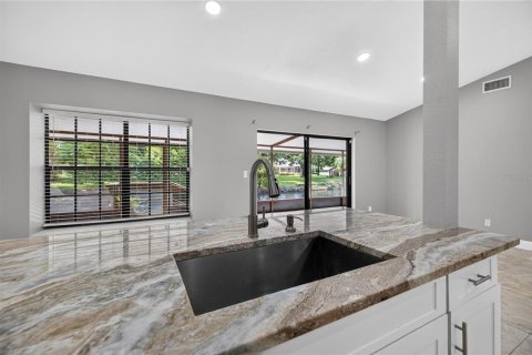 Townhouse in Tampa, Florida 2 bedrooms, 102.1 sq.m. № 2416687 - photo 9