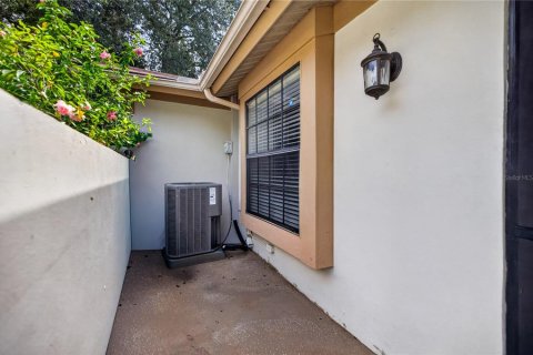 Townhouse in Tampa, Florida 2 bedrooms, 102.1 sq.m. № 2416687 - photo 30