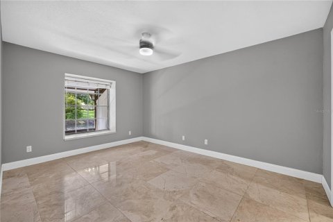 Townhouse in Tampa, Florida 2 bedrooms, 102.1 sq.m. № 2416687 - photo 15