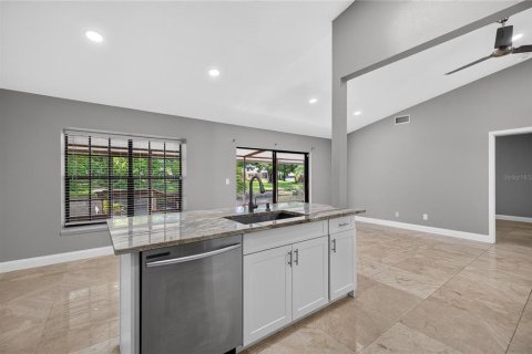 Townhouse in Tampa, Florida 2 bedrooms, 102.1 sq.m. № 2416687 - photo 10