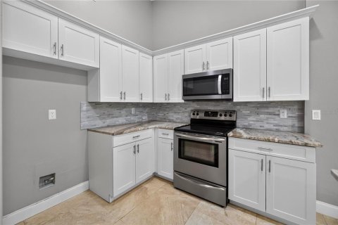 Townhouse in Tampa, Florida 2 bedrooms, 102.1 sq.m. № 2416687 - photo 11