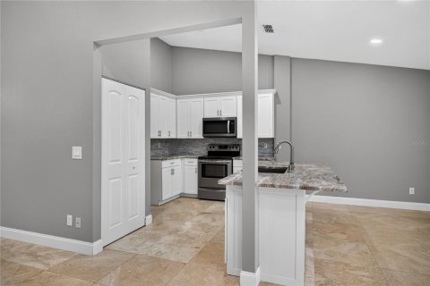 Townhouse in Tampa, Florida 2 bedrooms, 102.1 sq.m. № 2416687 - photo 7