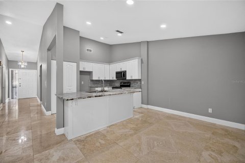 Townhouse in Tampa, Florida 2 bedrooms, 102.1 sq.m. № 2416687 - photo 12