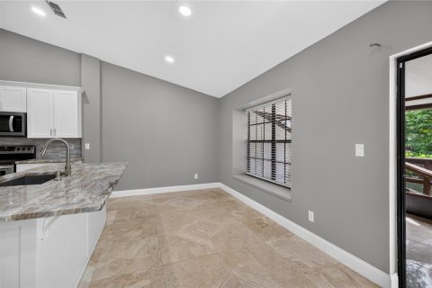 Townhouse in Tampa, Florida 2 bedrooms, 102.1 sq.m. № 2416687 - photo 14