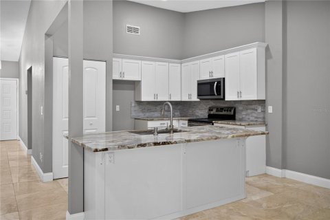 Townhouse in Tampa, Florida 2 bedrooms, 102.1 sq.m. № 2416687 - photo 13