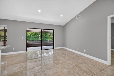 Townhouse in Tampa, Florida 2 bedrooms, 102.1 sq.m. № 2416687 - photo 5
