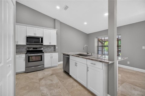 Townhouse in Tampa, Florida 2 bedrooms, 102.1 sq.m. № 2416687 - photo 8
