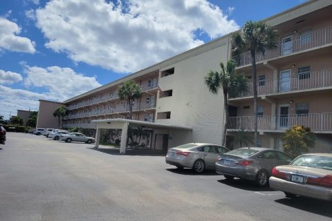 Condo in Boynton Beach, Florida, 1 bedroom  № 868621 - photo 1