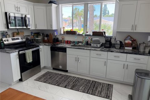 House in Clearwater, Florida 3 bedrooms, 196.21 sq.m. № 2166023 - photo 15