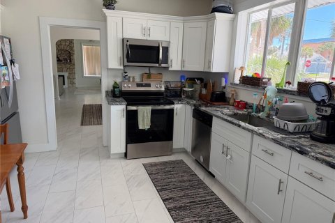 House in Clearwater, Florida 3 bedrooms, 196.21 sq.m. № 2166023 - photo 7
