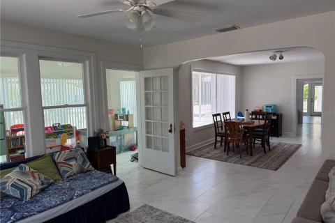 House in Clearwater, Florida 3 bedrooms, 196.21 sq.m. № 2166023 - photo 8