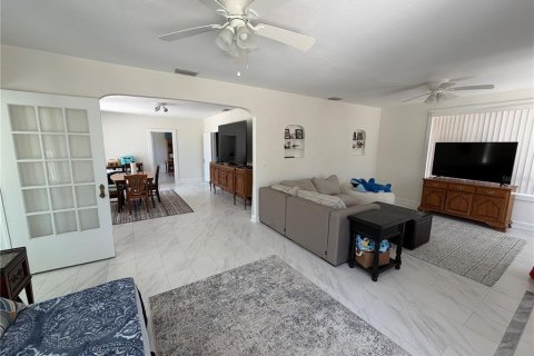 House in Clearwater, Florida 3 bedrooms, 196.21 sq.m. № 2166023 - photo 4