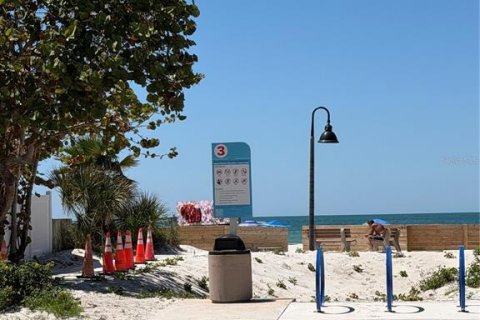 House in Clearwater, Florida 3 bedrooms, 196.21 sq.m. № 2166023 - photo 12