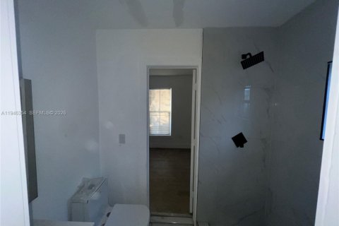 Снять в аренду виллу или дом в Майами, Флорида 2 спальни, 49.24м2, № 2002616 - фото 8