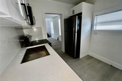 Снять в аренду виллу или дом в Майами, Флорида 2 спальни, 49.24м2, № 2002616 - фото 7