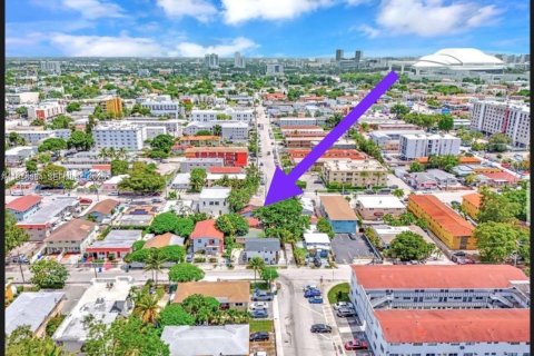 Снять в аренду виллу или дом в Майами, Флорида 2 спальни, 49.24м2, № 2002616 - фото 2