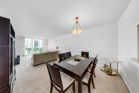Condominio en venta en Sunny Isles Beach, Florida, 2 dormitorios, 139.82 m2 № 2042462 - foto 10