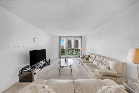 Condominio en venta en Sunny Isles Beach, Florida, 2 dormitorios, 139.82 m2 № 2042462 - foto 3