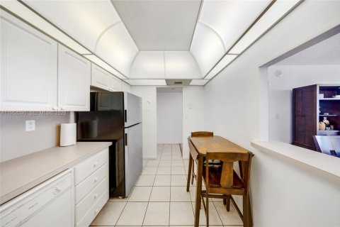 Condominio en venta en Sunny Isles Beach, Florida, 2 dormitorios, 139.82 m2 № 2042462 - foto 15