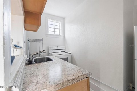 House in Daytona Beach, Florida 5 bedrooms, 284.19 sq.m. № 1832062 - photo 30