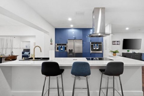 Купить виллу или дом в Майами, Флорида 5 спален, 180.32м2, № 1996154 - фото 7