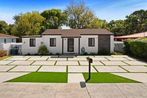 House in Miami, Florida 5 bedrooms, 180.32 sq.m. № 1996154