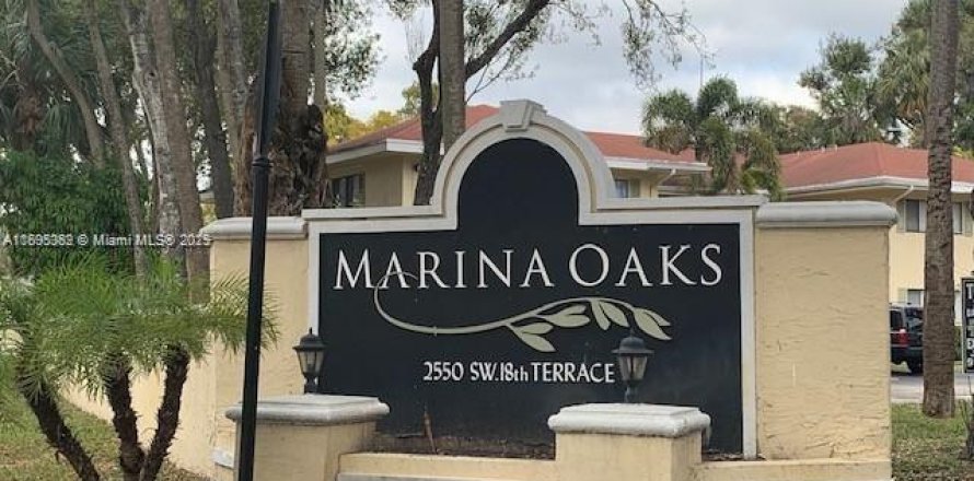 Кондоминиум с 2 спальнями в Форт-Лодердейл, Флорида № 1947626