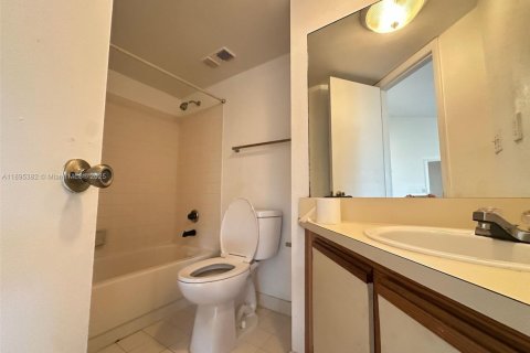 Снять в аренду кондоминиум в Форт-Лодердейл, Флорида 2 спальни, 79.71м2, № 1947626 - фото 4