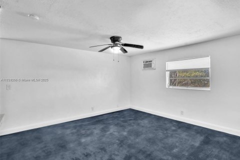 Propiedad comercial en venta en Fort Lauderdale, Florida, 441.56 m2 № 1977672 - foto 9