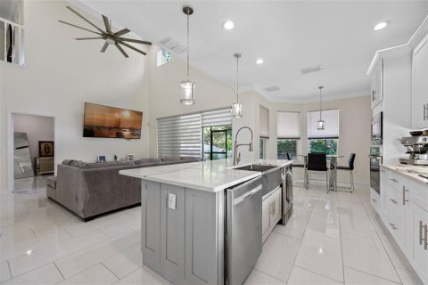 Casa en venta en Orlando, Florida, 5 dormitorios, 249.16 m2 № 1898536 - foto 14
