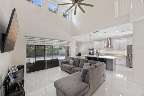 Casa en venta en Orlando, Florida, 5 dormitorios, 249.16 m2 № 1898536 - foto 17