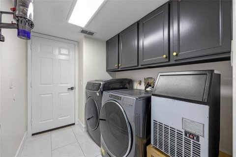 Casa en venta en Orlando, Florida, 5 dormitorios, 249.16 m2 № 1898536 - foto 20