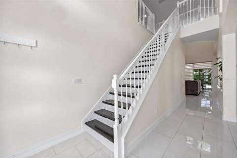 Casa en venta en Orlando, Florida, 5 dormitorios, 249.16 m2 № 1898536 - foto 9