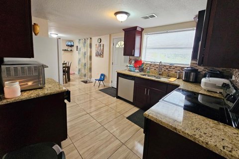Villa ou maison à vendre à Tampa, Floride: 3 chambres, 112.97 m2 № 1720818 - photo 13