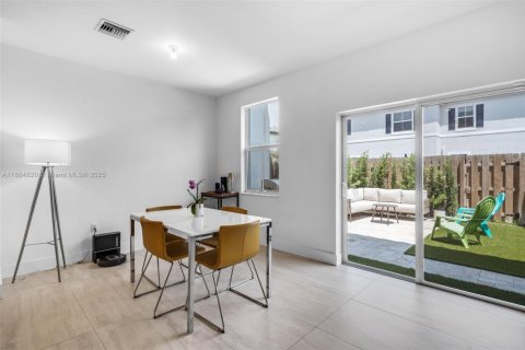 Townhouse in Coral Springs, Florida 3 bedrooms, 124.86 sq.m. № 1893296 - photo 5
