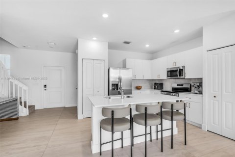 Townhouse in Coral Springs, Florida 3 bedrooms, 124.86 sq.m. № 1893296 - photo 7