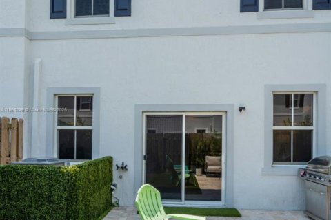 Townhouse in Coral Springs, Florida 3 bedrooms, 124.86 sq.m. № 1893296 - photo 16