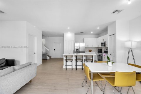 Townhouse in Coral Springs, Florida 3 bedrooms, 124.86 sq.m. № 1893296 - photo 6