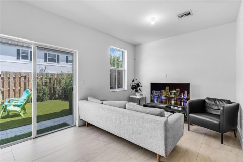 Townhouse in Coral Springs, Florida 3 bedrooms, 124.86 sq.m. № 1893296 - photo 9