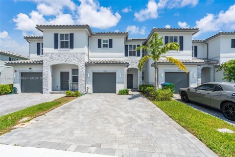 Townhouse in Coral Springs, Florida 3 bedrooms, 124.86 sq.m. № 1893296 - photo 1