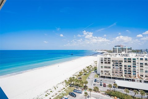 Condo in Clearwater, Florida, 2 bedrooms  № 2205886 - photo 16