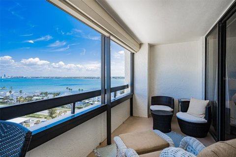 Condo in Clearwater, Florida, 2 bedrooms  № 2205886 - photo 12