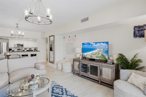 Condo in Clearwater, Florida, 2 bedrooms  № 2205886 - photo 10