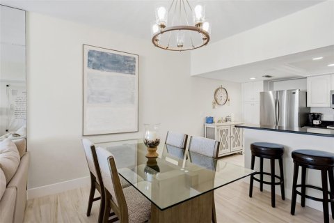 Condo in Clearwater, Florida, 2 bedrooms  № 2205886 - photo 17