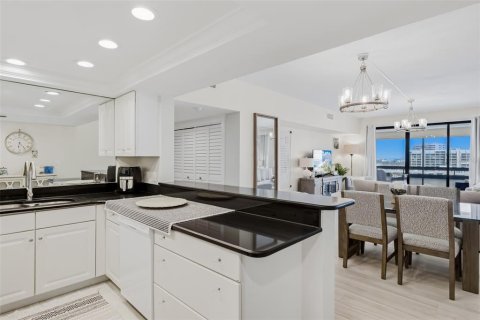 Condo in Clearwater, Florida, 2 bedrooms  № 2205886 - photo 20