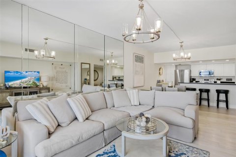 Condo in Clearwater, Florida, 2 bedrooms  № 2205886 - photo 9